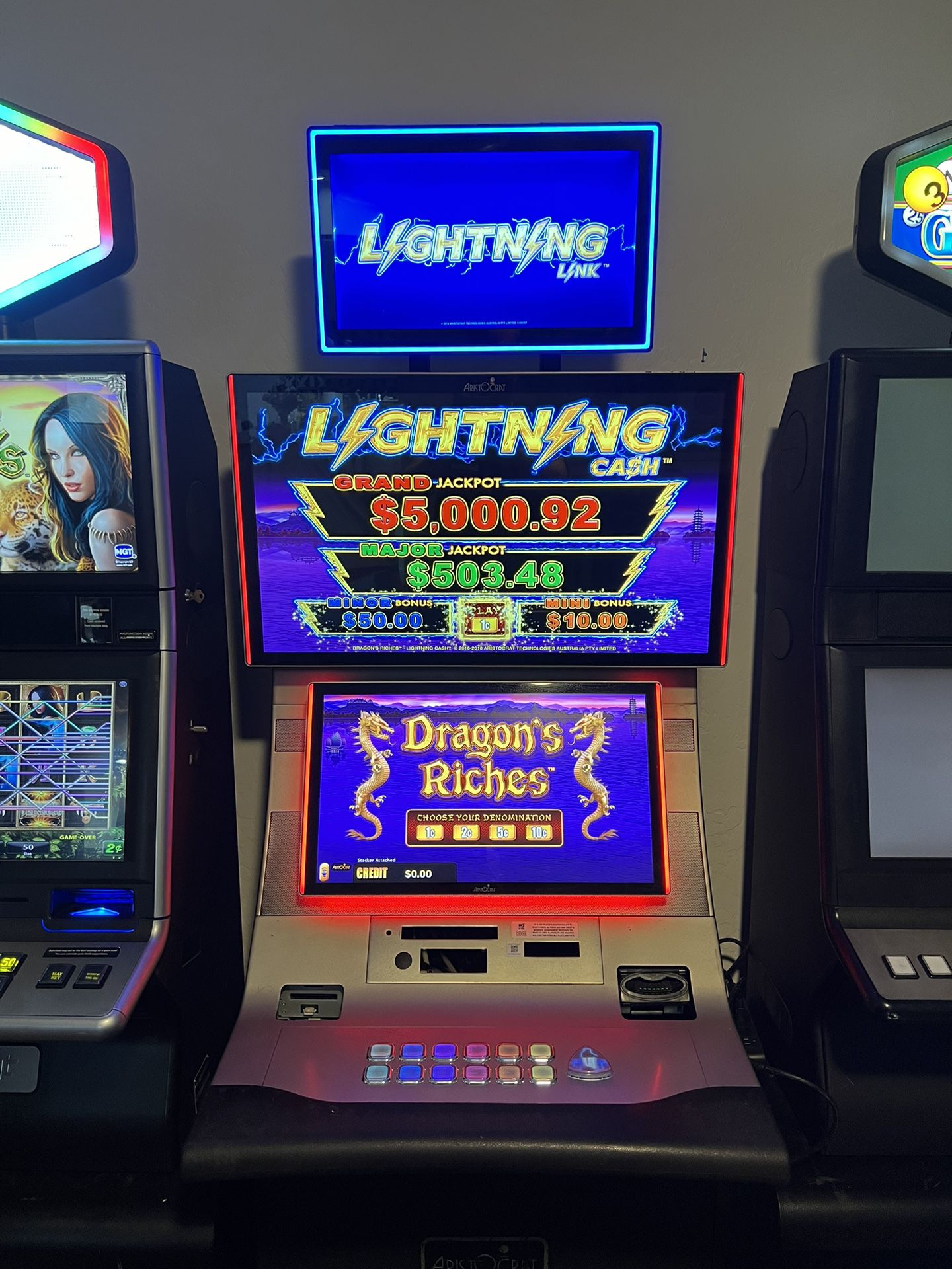 ARISTOCRAT HELIX Gen 7 Lightning Link Slot Machine! 