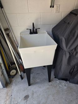 Utility sink