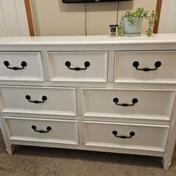 Dresser And Nightstand Set