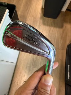 Titleist T200 4 Iron w/ Graphite Design AD-85 shaft