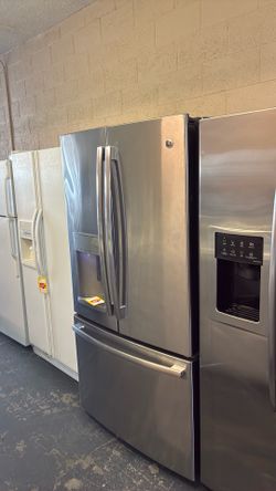 Nice like new GE stailenss steel refrigerator
