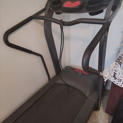 *For Parts* Life Fitness T5i Treadmill *Para Partes*