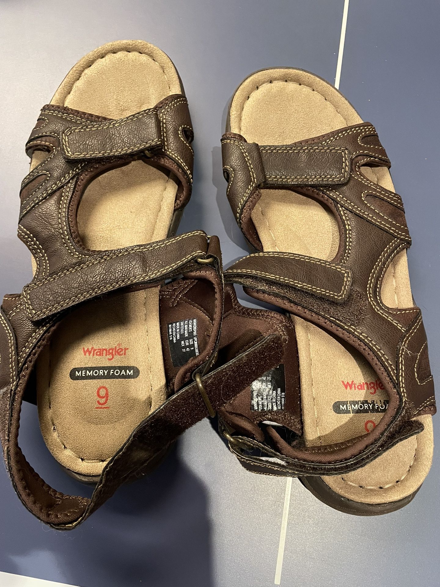 Mens Wrangler Memory Foam Sandals for Sale in Crown Point, IN - OfferUp