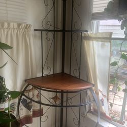 2corner Stands Table/ 4 Chairs And Bakers Rack 
