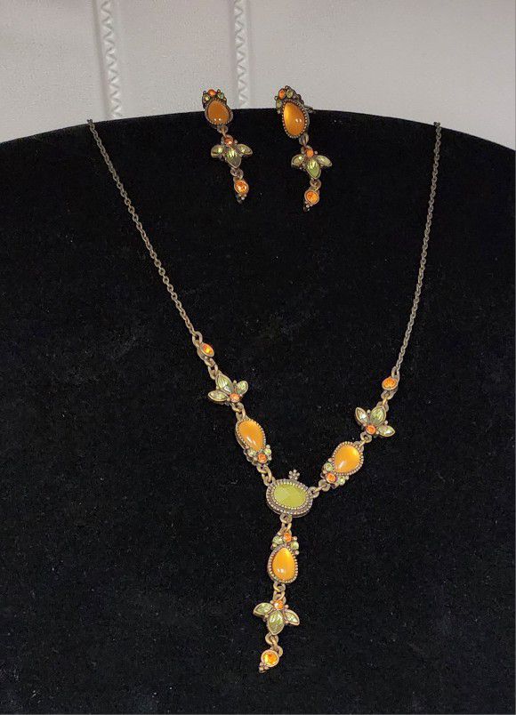 Vintage AVON necklace & Earrings Set
