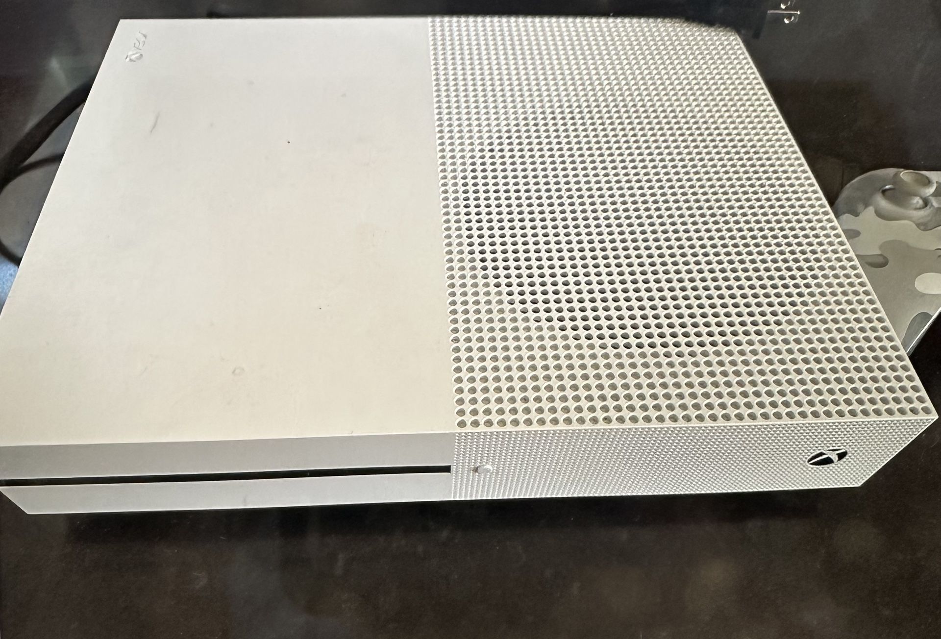 XBox One S, Controllers, 10 Games