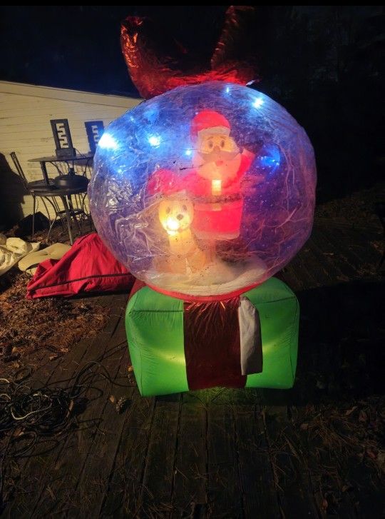Price Is Firm.. Beautiful Outdoor Christmas Snow Globe Blow Up