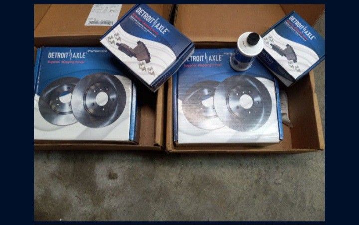 Detroit Axle Front & Rear Brake Pads And Rotors