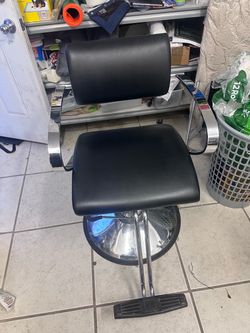 Hair cutting chair