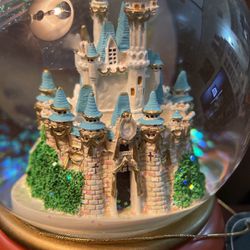 Walt Disney World Cinderella Castle Musical Snowglobe Rare Theme Park Exclusive