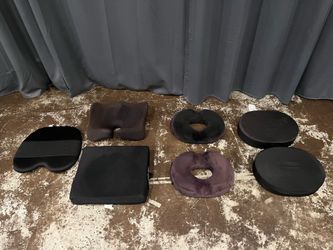 Lot of 7 Foam and Gel Seat Cushions.