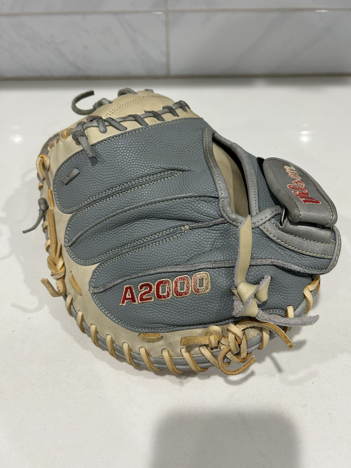 Wilson 2023 A2000 PF33SS 33” Baseball Catcher’s Mitt - Right Hand Throw