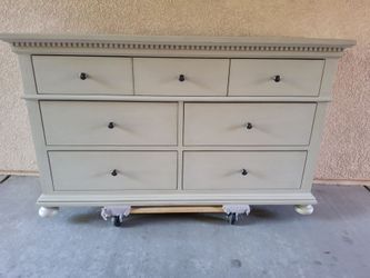 R H dresser