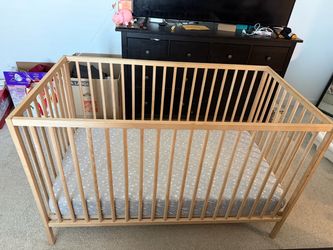 Wooden Baby Crib with Mattress