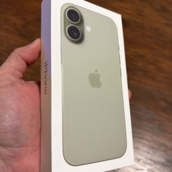 Brand New iPhone 17 (256GB, Sage Green) – Unlocked
