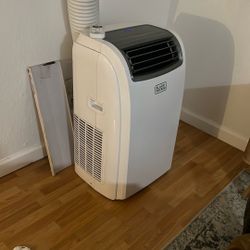 Black & Decker Portable AC unit (used lightly)