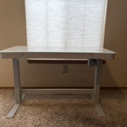 Costco Tresanti Electric Standing Desk (Glass Top, White)