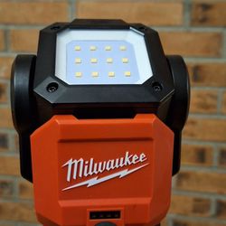 Milwaukee
M12 ROCKET LED Work Light