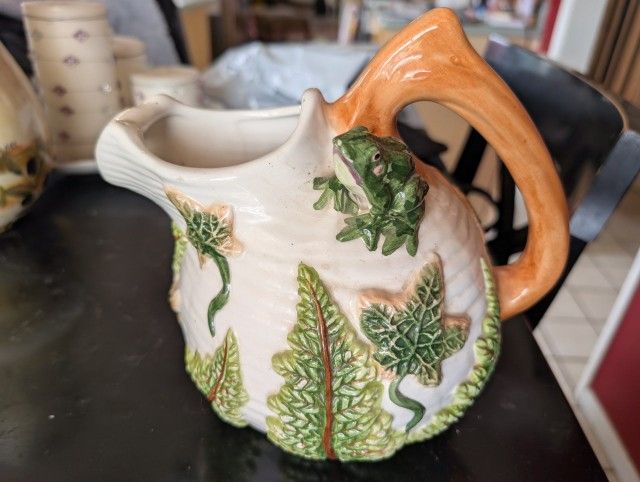 Cute Frog Pitcher