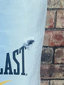 Everlast punching bag small hole no problem