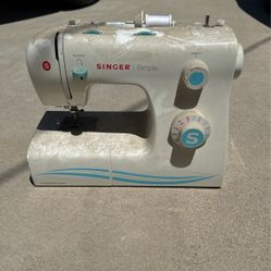 Singer Sewing Machine 