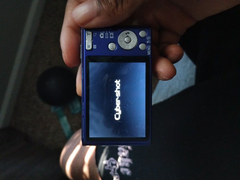 Cyber Shot Sony Camera Comes With Charger