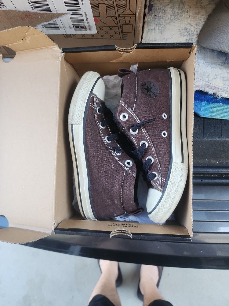 Converse Size 3 US Slightly Worn Pretty Much Brand New With Box 📦