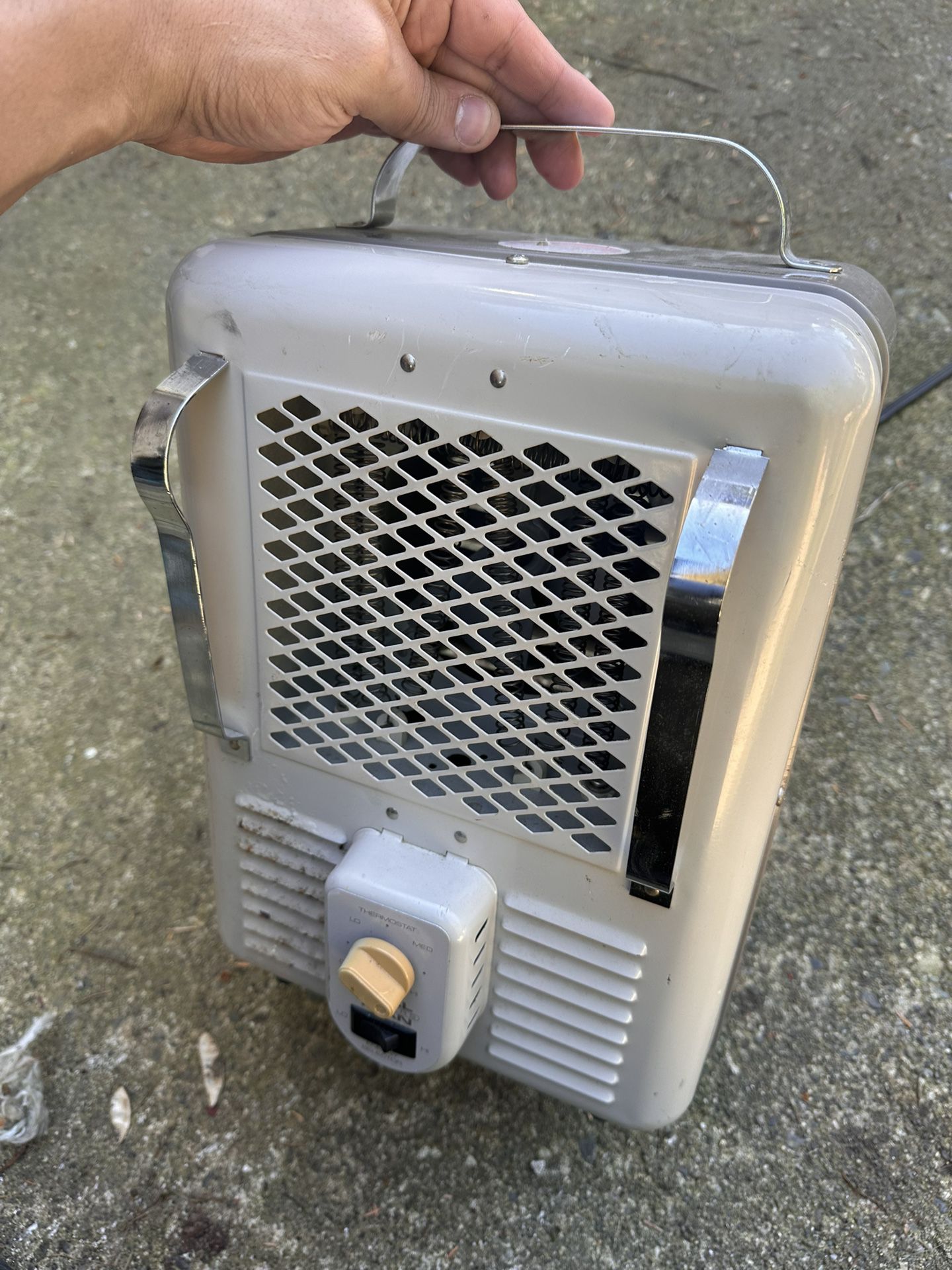 Space Heater Metal Made Good Working Condition. 