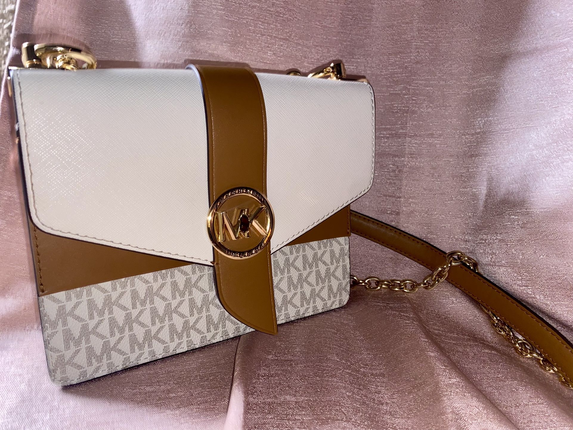 Michael Kors Crossbody – Model AB-2305 Brand New / Never Worn - Style Code: 32S3GGRCOB