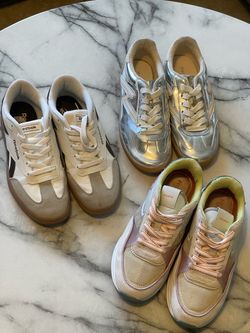 Reebok White Sneakers with Gum Sole size 7