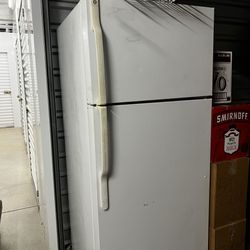 GE White Refrigerator 