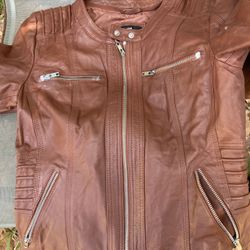 Leather Jacket Small size new.Chaquela de cuero talla pequena nueva