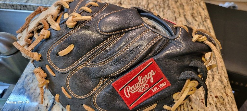 CATCHER GLOVE