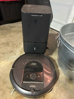 iRobot Roomba Robot Vacuum with Auto-Empty Base