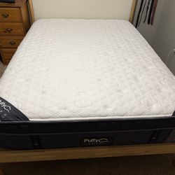 Like New Puffy Royal Hybrid Queen Mattress