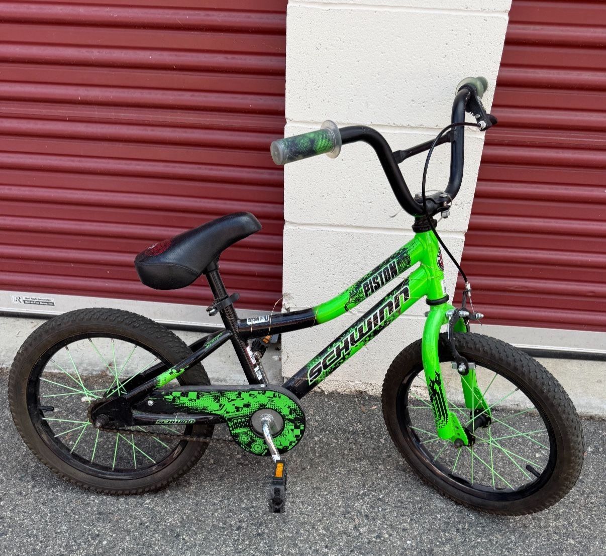 16” Piston Schwinn Kids Bike