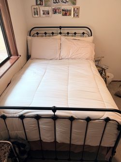 Full size Metal bed frame