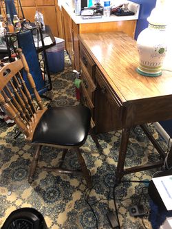 Lovely wood 4 drawer desk with chair