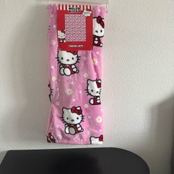 NEW Hello Kitty Pink Plush Throw Blanket 46"x60" Daisies