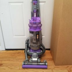 NEW cond DYSON ANIMAL  DC15  VACUUM WITH COMPLETE ATTACHMENTS  , AMAZING POWER SUCTION  , WORKS EXCELLENT  , IN THE BOX 