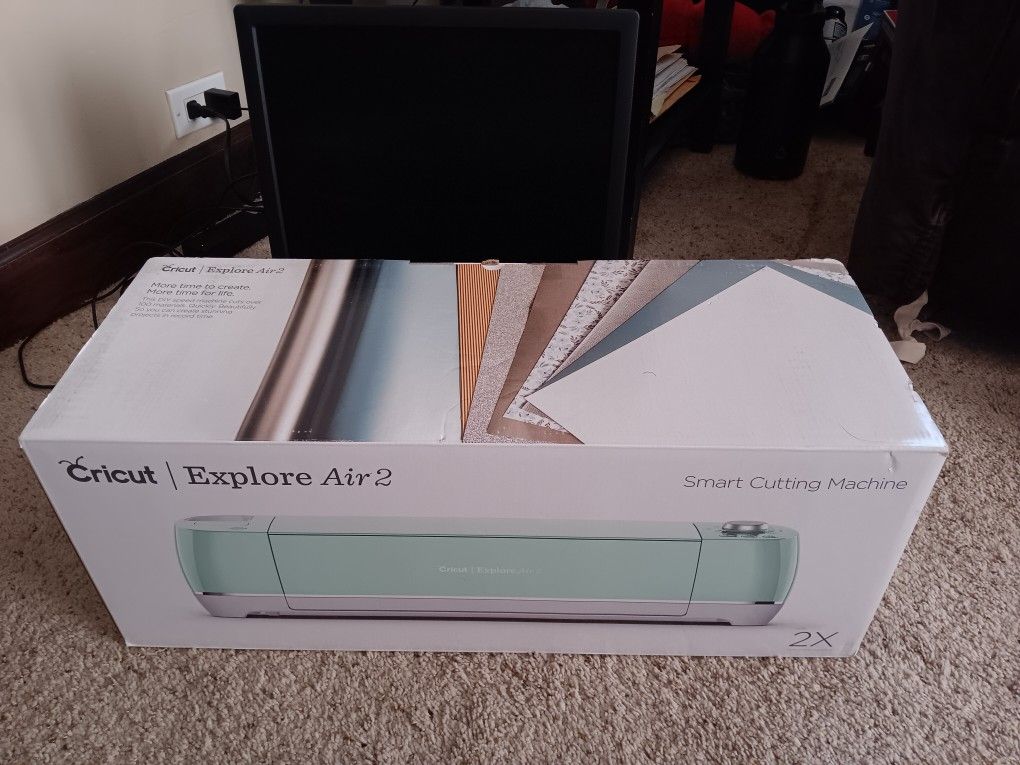 Cricut 2 With Extras Bundle Laptop Monitor And Speakers