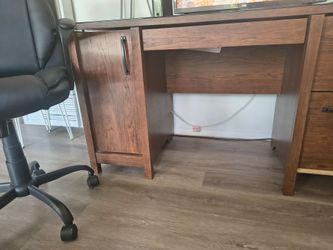 🪑 chair and desk like new