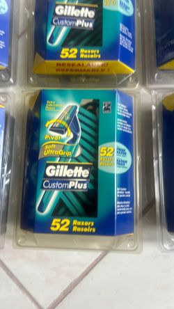 New pack 52 Gillette razors  custom plus pivot new in sealed box