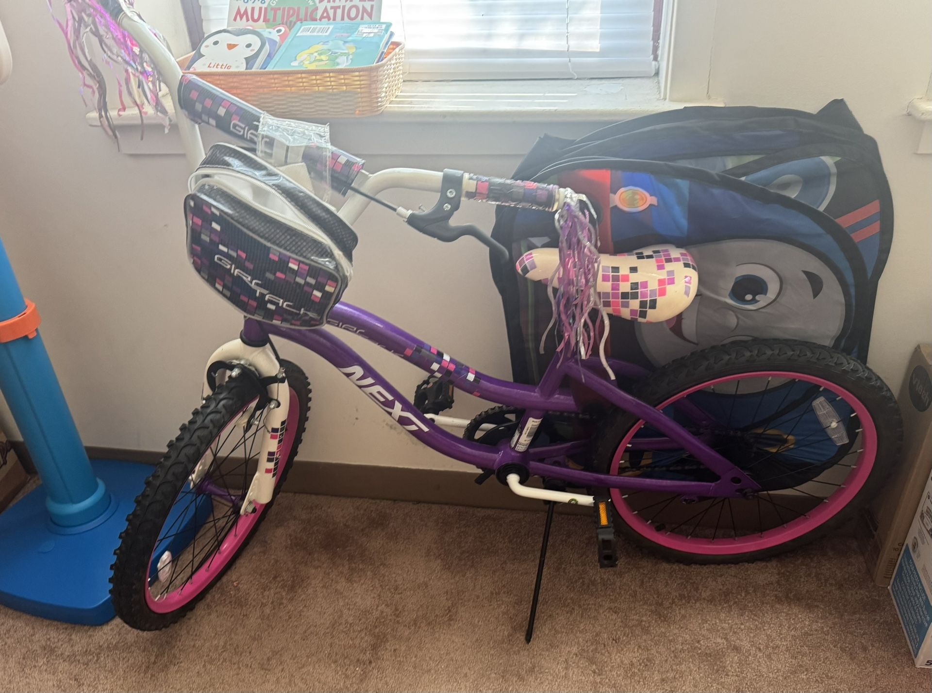 20” Next Girl Bike (Like New) Needs Air In The Tires