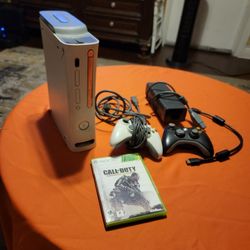 Xbox 360 System And Call Of Duty Advanced Warfare 