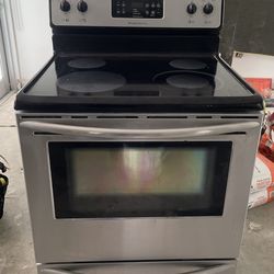 FRIGIDAIRE electronic stove
