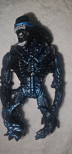 Aliens and predators 13 pieces