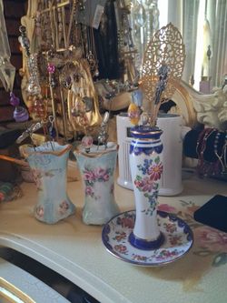 Vintage limogge  3 hat pin holder