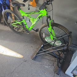 HUFFY ROCKCREEK 26 MOUNTAIN BIKE