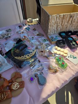 Yard sale today  in Nuevo on Parl blvd